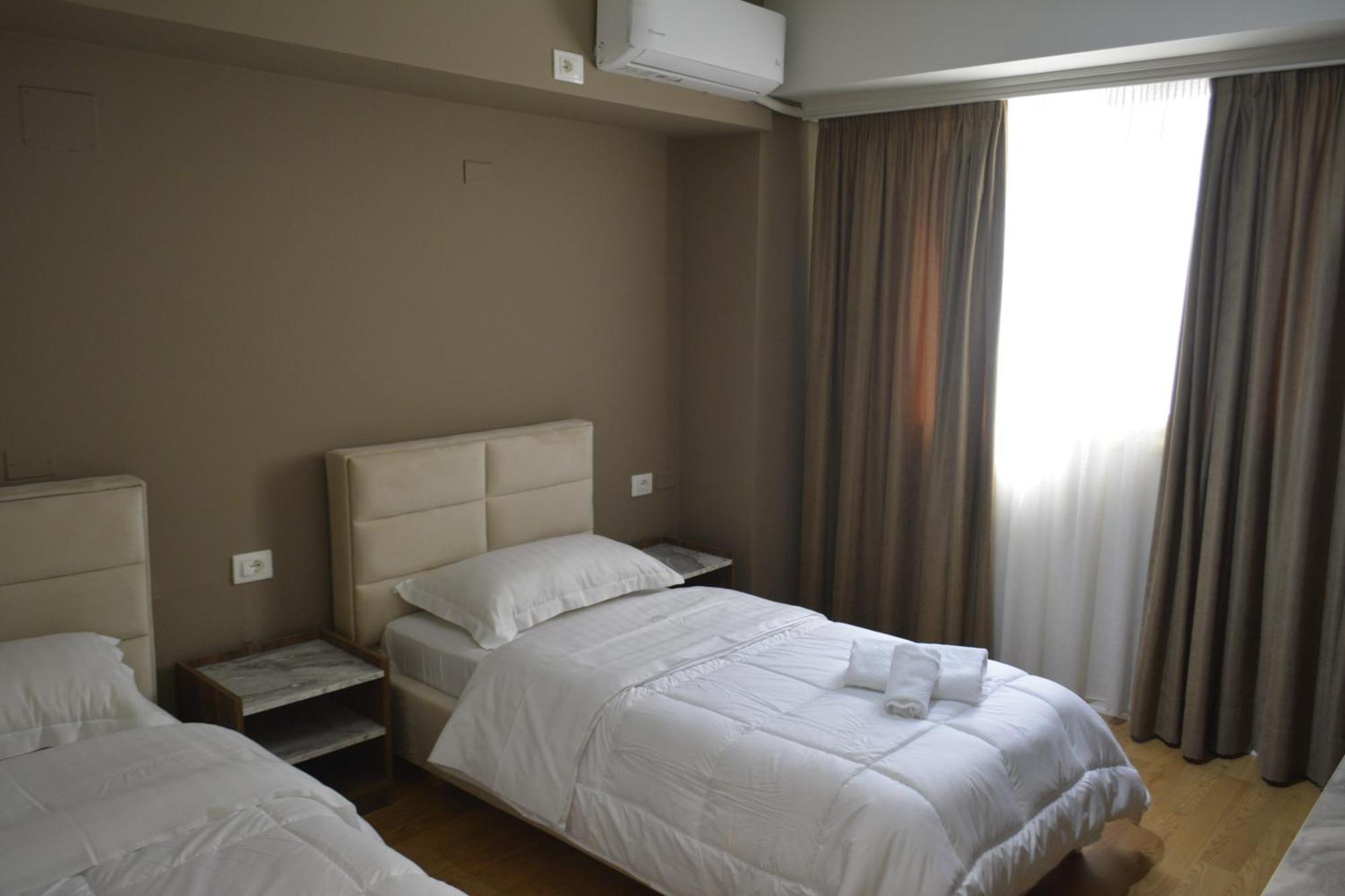 Hotel HER Vlorë Exterior foto